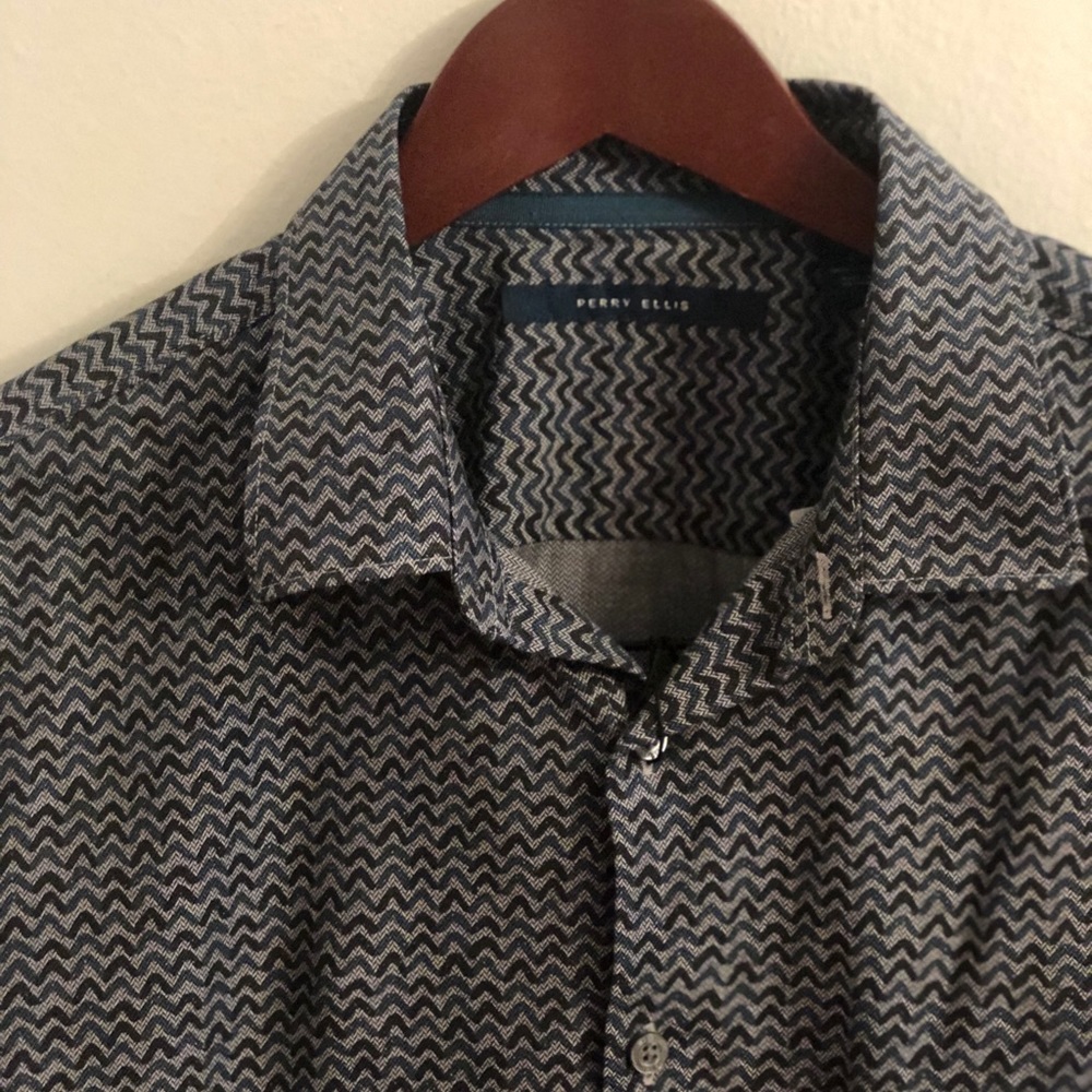 Perry Ellis NWT line pattern button up shirt large